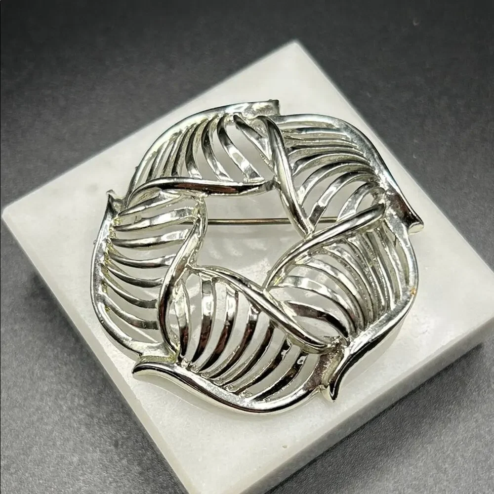 Vintage Signed Lisner Silver Tone Open Air Shell Brooch Pin #645
